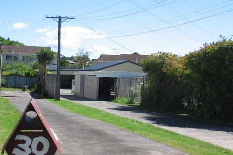 Photo of property in 32 Cobham Crescent, Kelston, Auckland, 0602