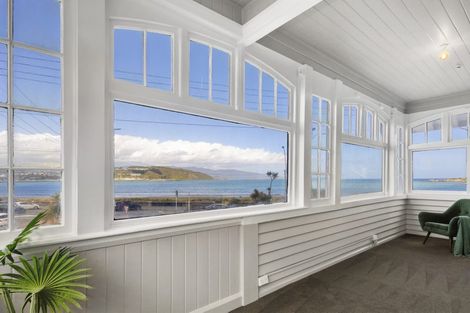 Photo of property in 212 Queens Drive, Lyall Bay, Wellington, 6022