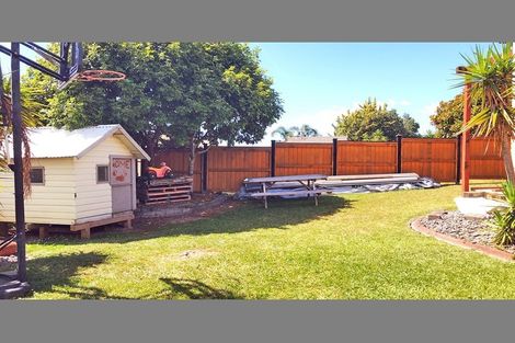 Photo of property in 1 Gala Place, Henderson, Auckland, 0612