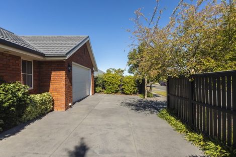 Photo of property in 10 Willowview Drive, Redwood, Christchurch, 8051