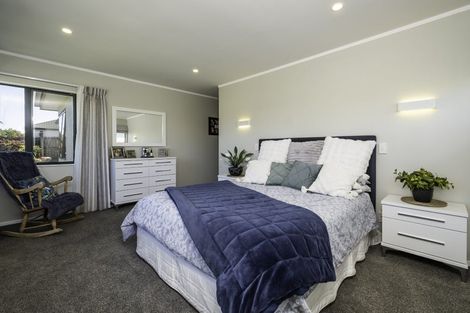 Photo of property in 34 Samwell Drive, Whitby, Porirua, 5024