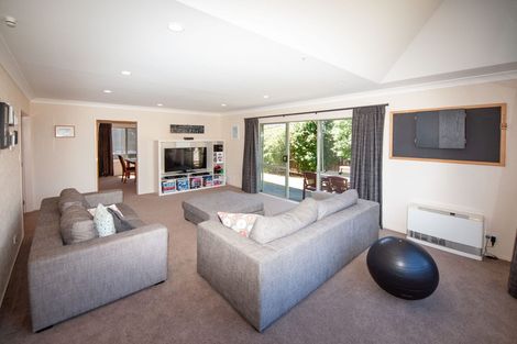 Photo of property in 10 Marford Grove, Churton Park, Wellington, 6037