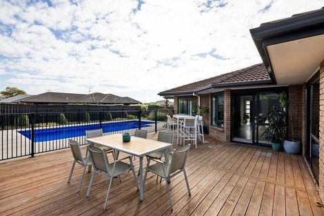 Photo of property in 28 Madison Street, Cambridge, 3434