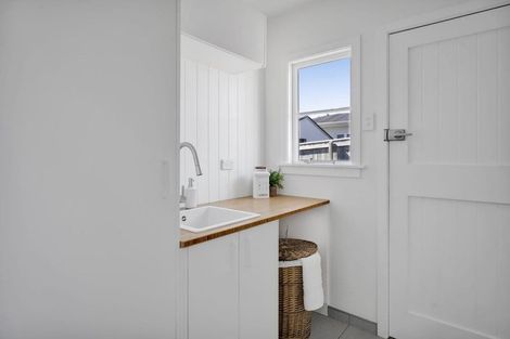 Photo of property in 15 Alberta Road, Glen Avon, New Plymouth, 4312