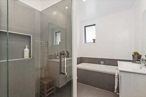 Photo of property in 5 Victoria Street, Coromandel, 3506