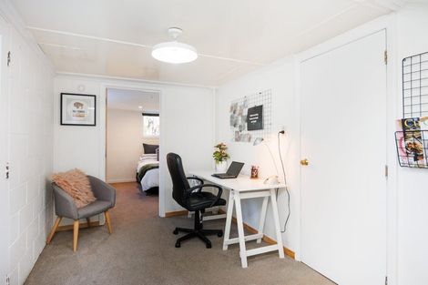Photo of property in 11 Squires Place, Awapuni, Palmerston North, 4412