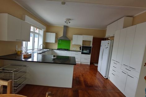 Photo of property in 104 Parkvale Road, Karori, Wellington, 6012