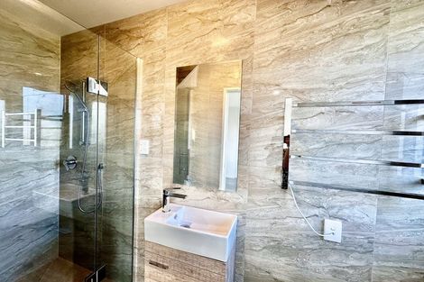 Photo of property in 50d Greenmeadows Avenue, Manurewa East, Auckland, 2102