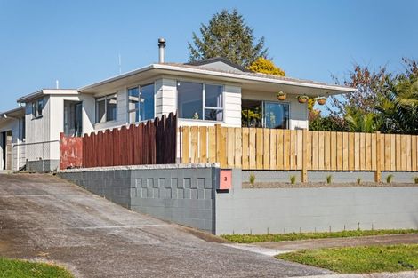 Photo of property in 3 Airedale Place, Waitara, 4320