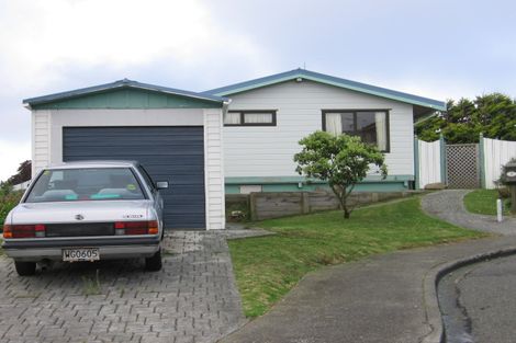 Photo of property in 9 Rice Crescent, Newlands, Wellington, 6037