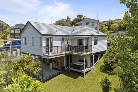Photo of property in 16 Landsdale Place, Massey, Auckland, 0614