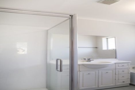 Photo of property in 1/31a Seaview Road, Glenfield, Auckland, 0629