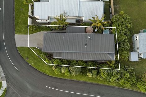 Photo of property in 2a Rushden Terrace, Red Beach, 0932