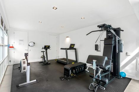 Photo of property in 5/258 Hurstmere Road, Takapuna, Auckland, 0622