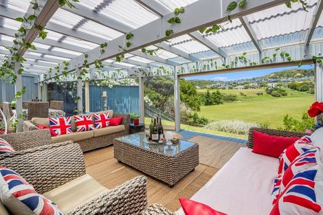 Photo of property in 39 Saunders Close, Whitby, Porirua, 5024