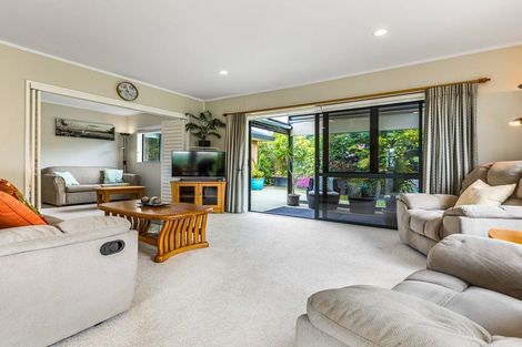 Photo of property in 1 Astor Place, Orewa, 0931