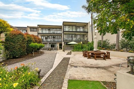 Photo of property in 2a/2 Frieston Road, Milford, Auckland, 0620