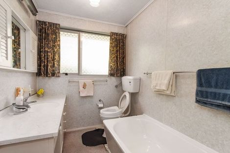 Photo of property in 427 Memorial Avenue, Burnside, Christchurch, 8053