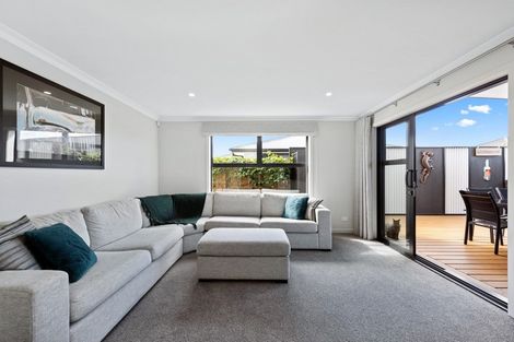 Photo of property in 20 Naeo Close, Papamoa Beach, Papamoa, 3118