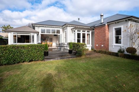 Photo of property in 8 Aikmans Road, Merivale, Christchurch, 8014