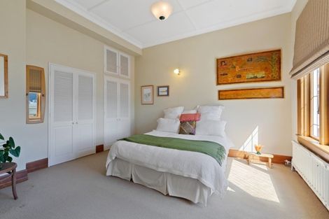 Photo of property in 210 Oriental Parade, Oriental Bay, Wellington, 6011