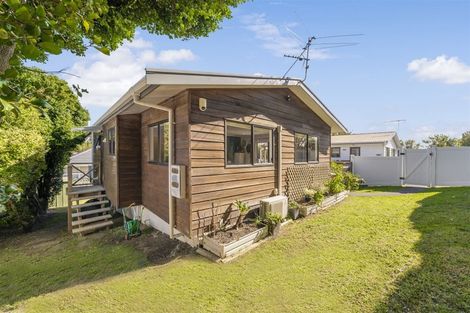 Photo of property in 80 Kervil Avenue, Te Atatu Peninsula, Auckland, 0610