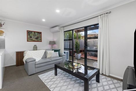 Photo of property in 11/17 Harbour View Road, Te Atatu Peninsula, Auckland, 0610