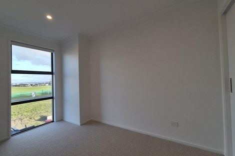 Photo of property in 27 Atutahi Lane, Papamoa, 3118