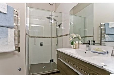 Photo of property in 1/19 Beach Road, Castor Bay, Auckland, 0620