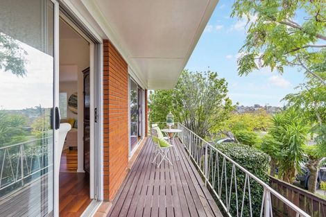 Photo of property in 18 Leewood Place, Pakuranga Heights, Auckland, 2010