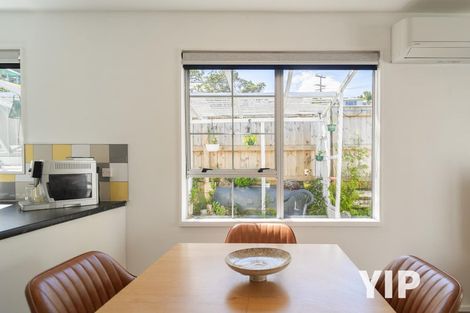 Photo of property in 38f2 Salford Street, Newlands, Wellington, 6037