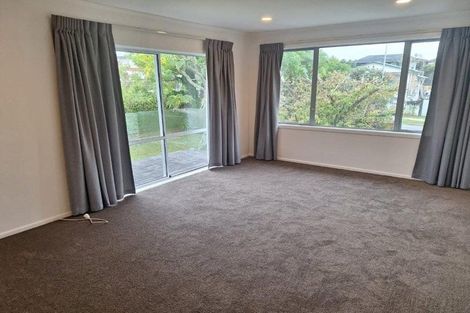 Photo of property in 137 Reeves Road, Pakuranga Heights, Auckland, 2010