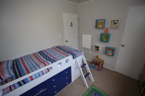 Photo of property in 15 Rice Crescent, Newlands, Wellington, 6037