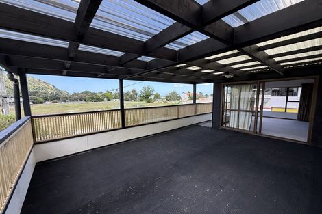 Photo of property in 11 Waiwera Place, Waiwera, Orewa, 0994