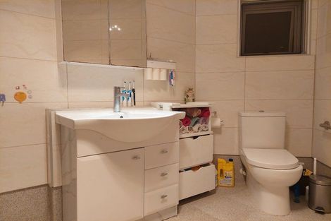 Photo of property in 21 Suncrest Drive, West Harbour, Auckland, 0618