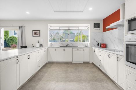 Photo of property in 15 Wood Street, Greytown, 5712