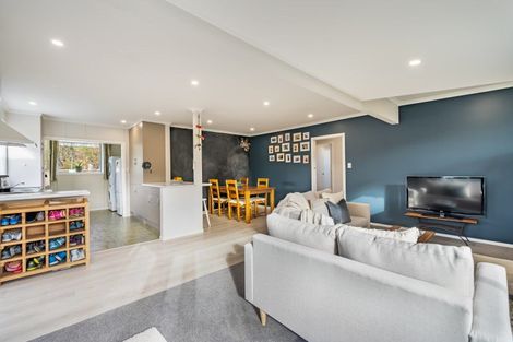 Photo of property in 12 Coates Grove, Silverstream, Upper Hutt, 5019
