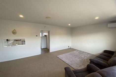 Photo of property in 2/74 Portage Road, New Lynn, Auckland, 0600