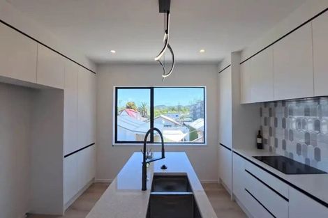 Photo of property in 7c Titirangi Road, New Lynn, Auckland, 0600