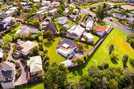 Photo of property in 17 Matipo Road, Te Atatu Peninsula, Auckland, 0610