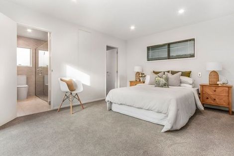 Photo of property in 37 Lothian Brae, Wattle Downs, Auckland, 2103