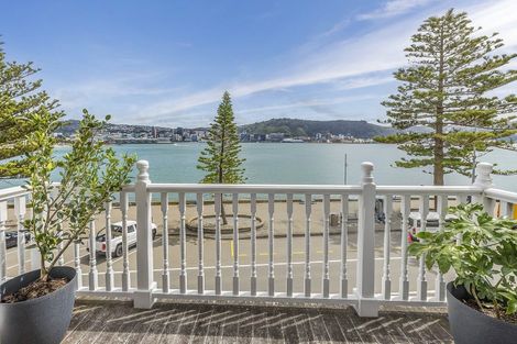 Photo of property in 320 Oriental Parade, Oriental Bay, Wellington, 6011