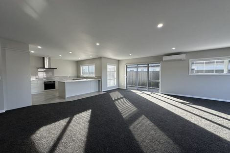 Photo of property in 6 Cassin Place, Taradale, 4112