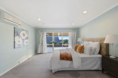 Photo of property in 33 Wiltshire Place, Somerville, Auckland, 2014