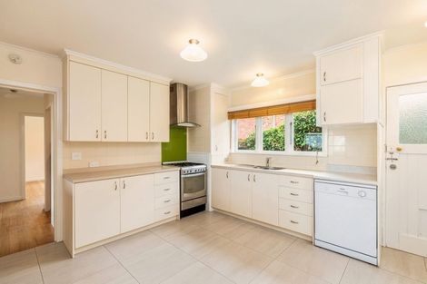 Photo of property in 6 Savoy Road, Glen Eden, Auckland, 0602