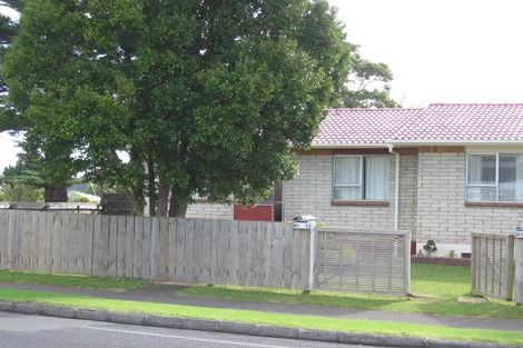Photo of property in 2/81 Matipo Road, Te Atatu Peninsula, Auckland, 0610
