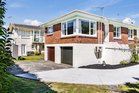 Photo of property in 2/12 Ellice Road, Totara Vale, Auckland, 0629