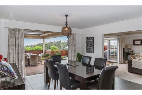 Photo of property in 1 Pluto Place, Beach Haven, Auckland, 0626