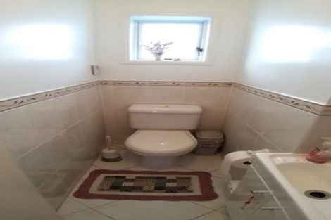 Photo of property in 18 Tupaki Place, Pakuranga Heights, Auckland, 2010