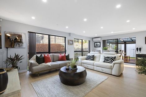 Photo of property in 1 Sai Ridge Close, Pukekohe, 2120